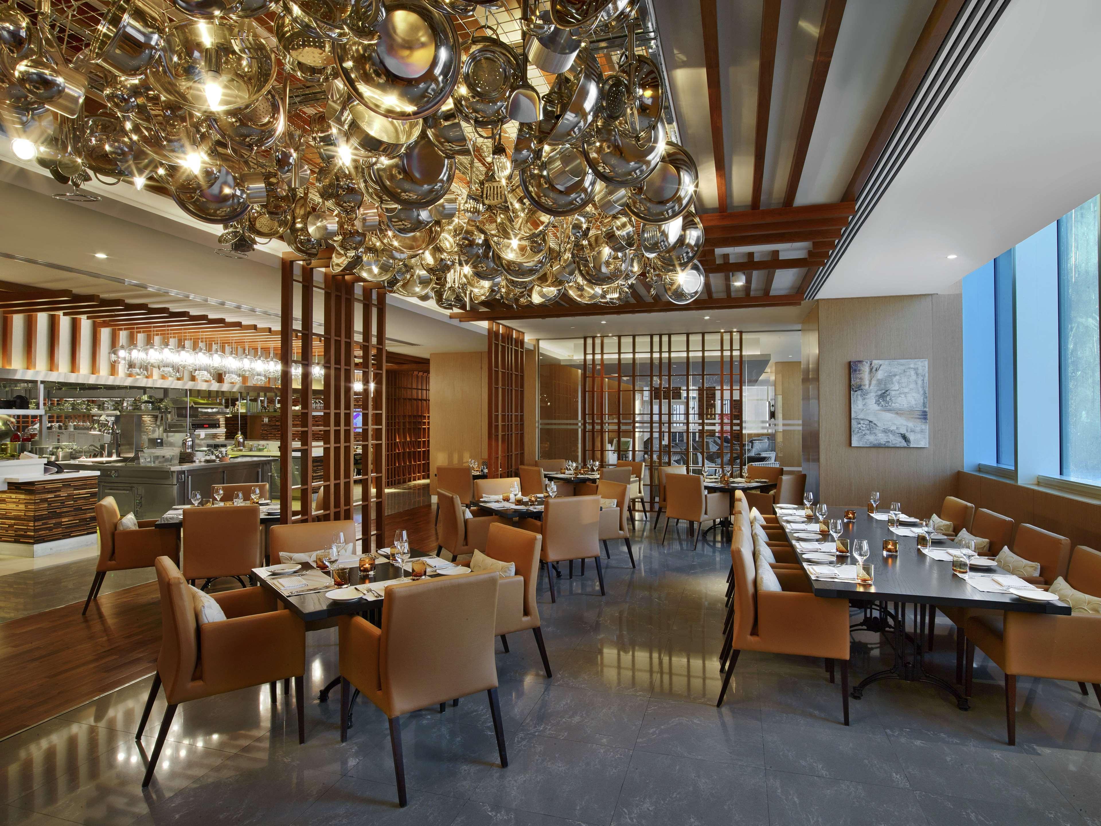 V Hotel Dubai, Curio Collection By Hilton Ngoại thất bức ảnh The restaurant