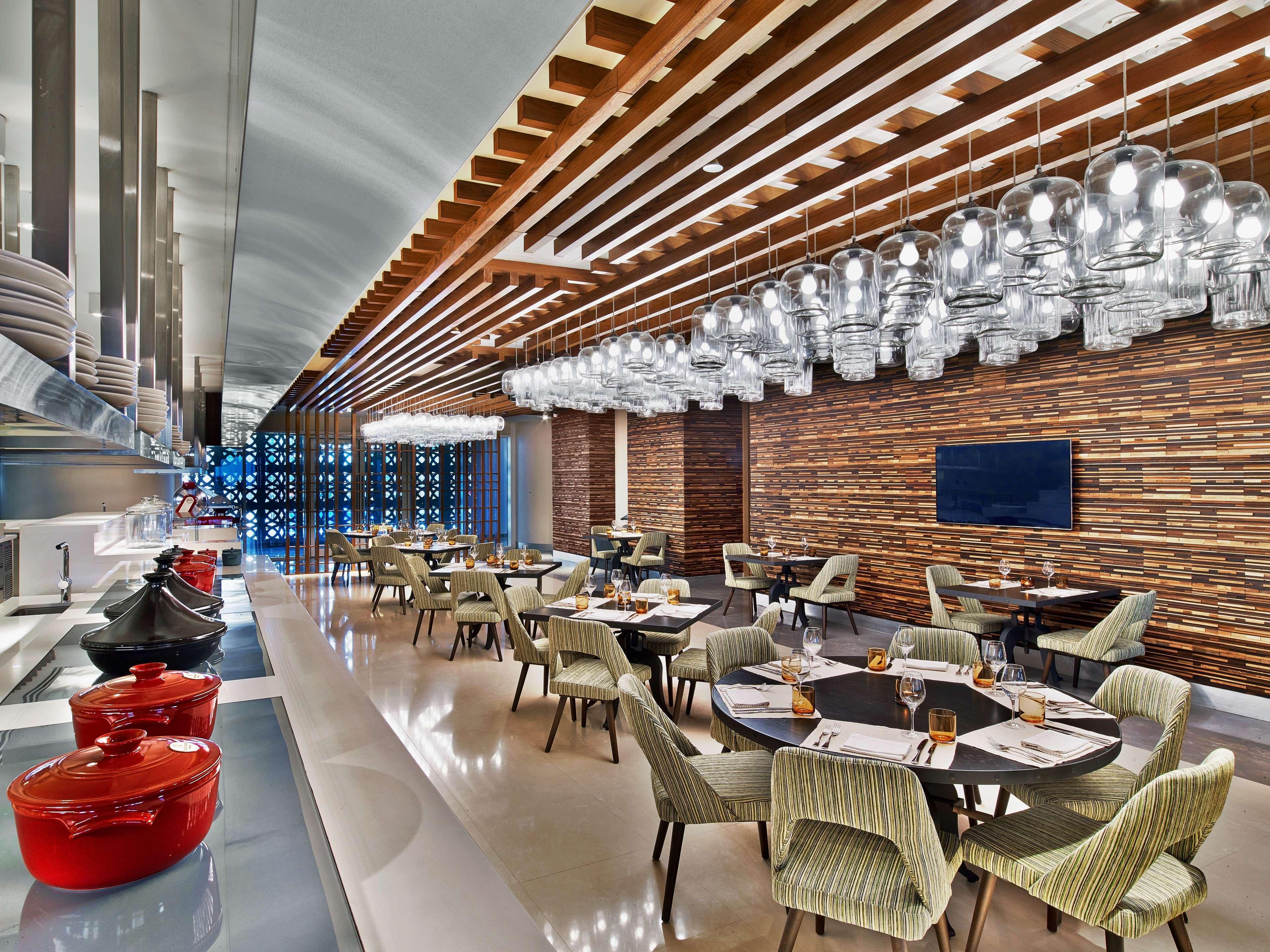V Hotel Dubai, Curio Collection By Hilton Ngoại thất bức ảnh The restaurant