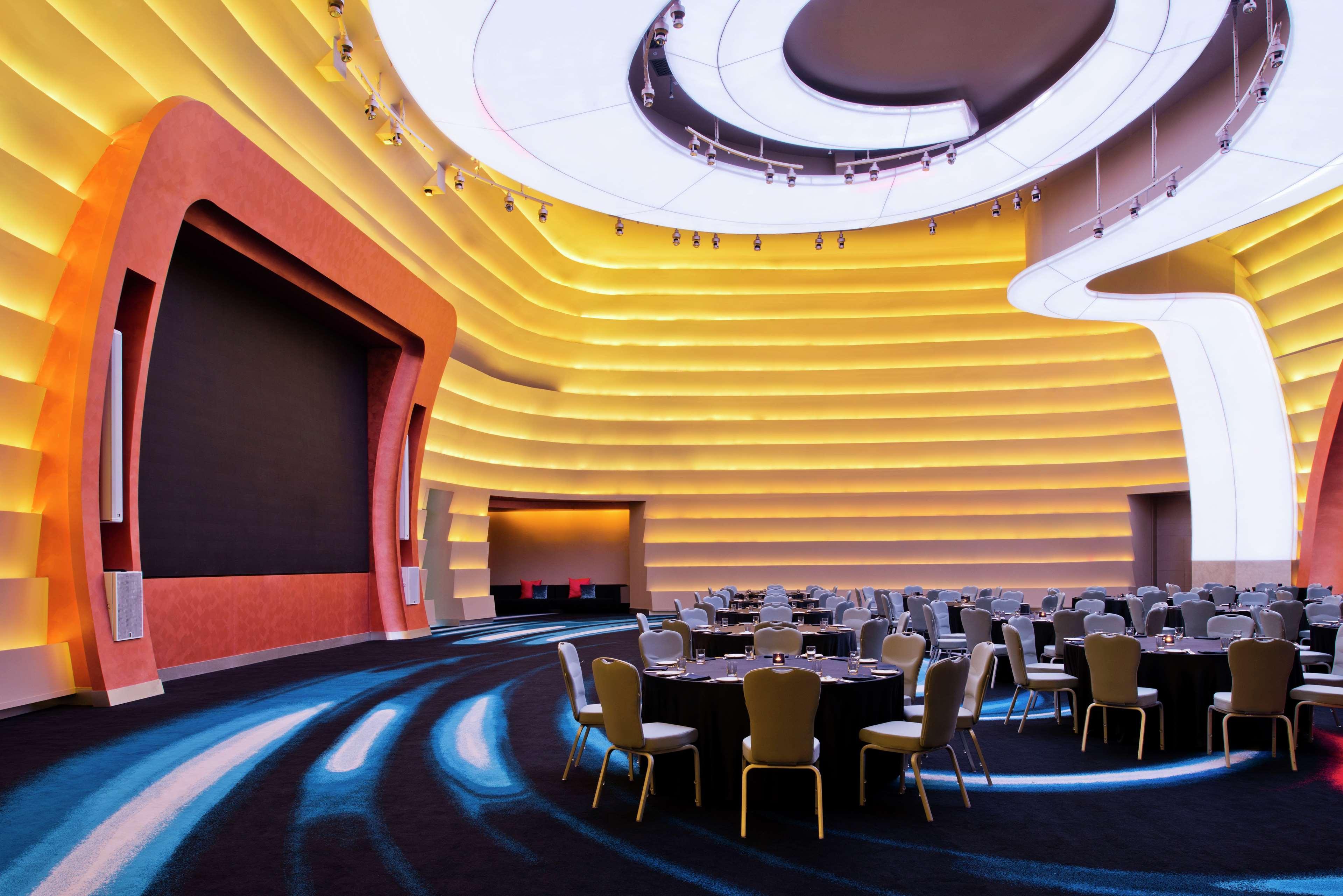 V Hotel Dubai, Curio Collection By Hilton Ngoại thất bức ảnh The ballroom