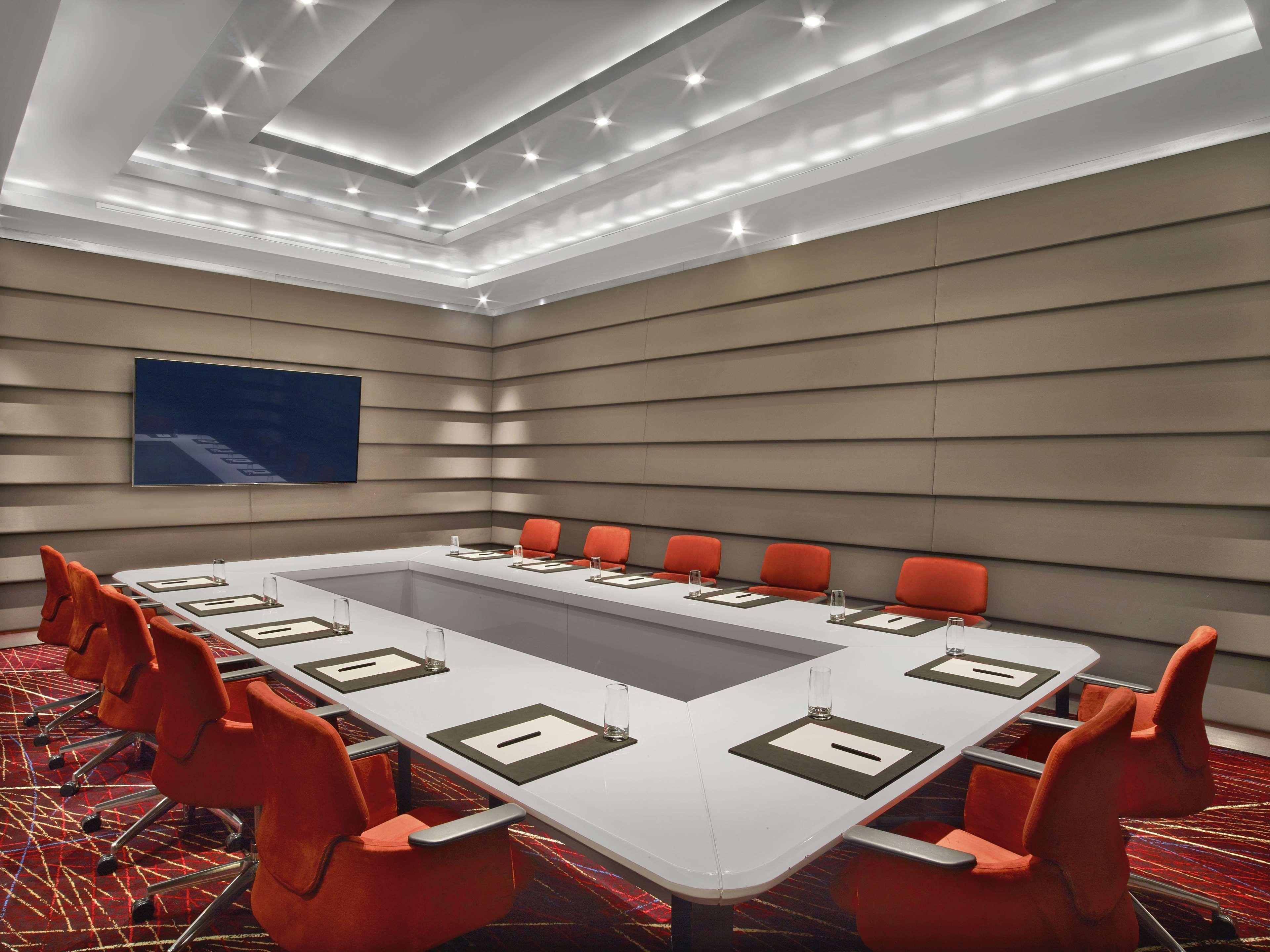 V Hotel Dubai, Curio Collection By Hilton Ngoại thất bức ảnh Meeting room