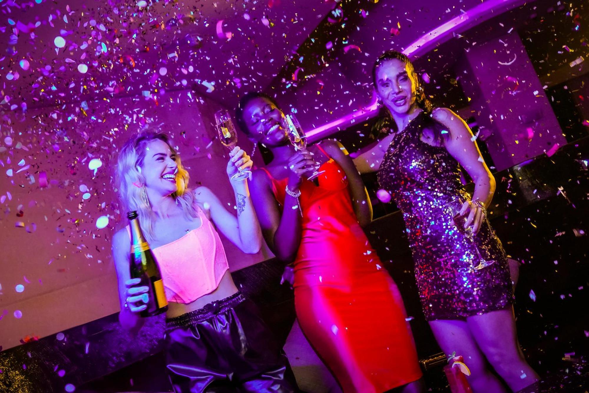 V Hotel Dubai, Curio Collection By Hilton Ngoại thất bức ảnh A nightclub in Cape Town