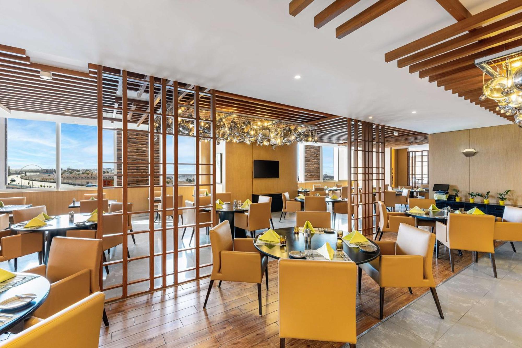 V Hotel Dubai, Curio Collection By Hilton Ngoại thất bức ảnh The restaurant