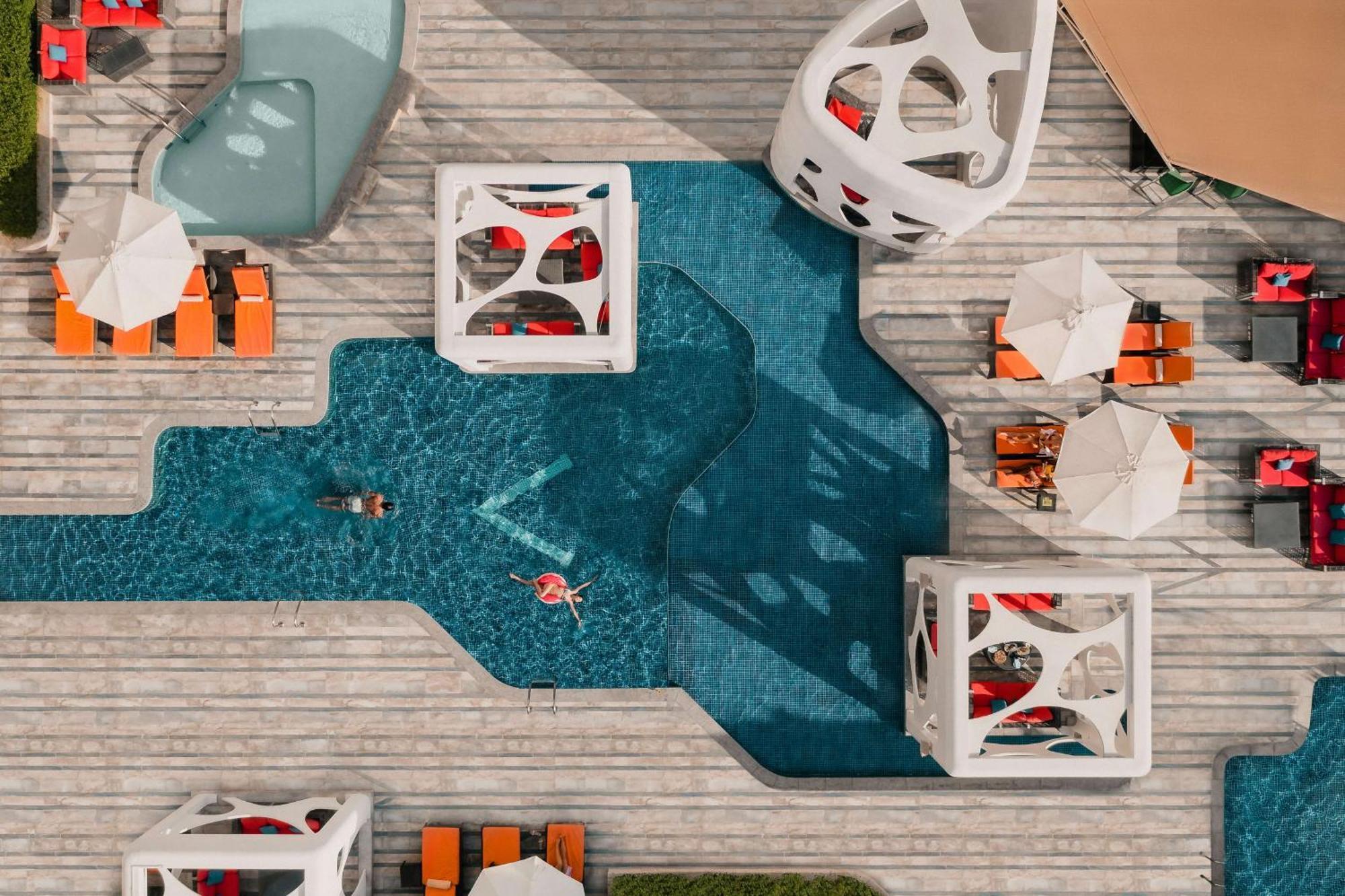 V Hotel Dubai, Curio Collection By Hilton Ngoại thất bức ảnh 3D rendering of a pool