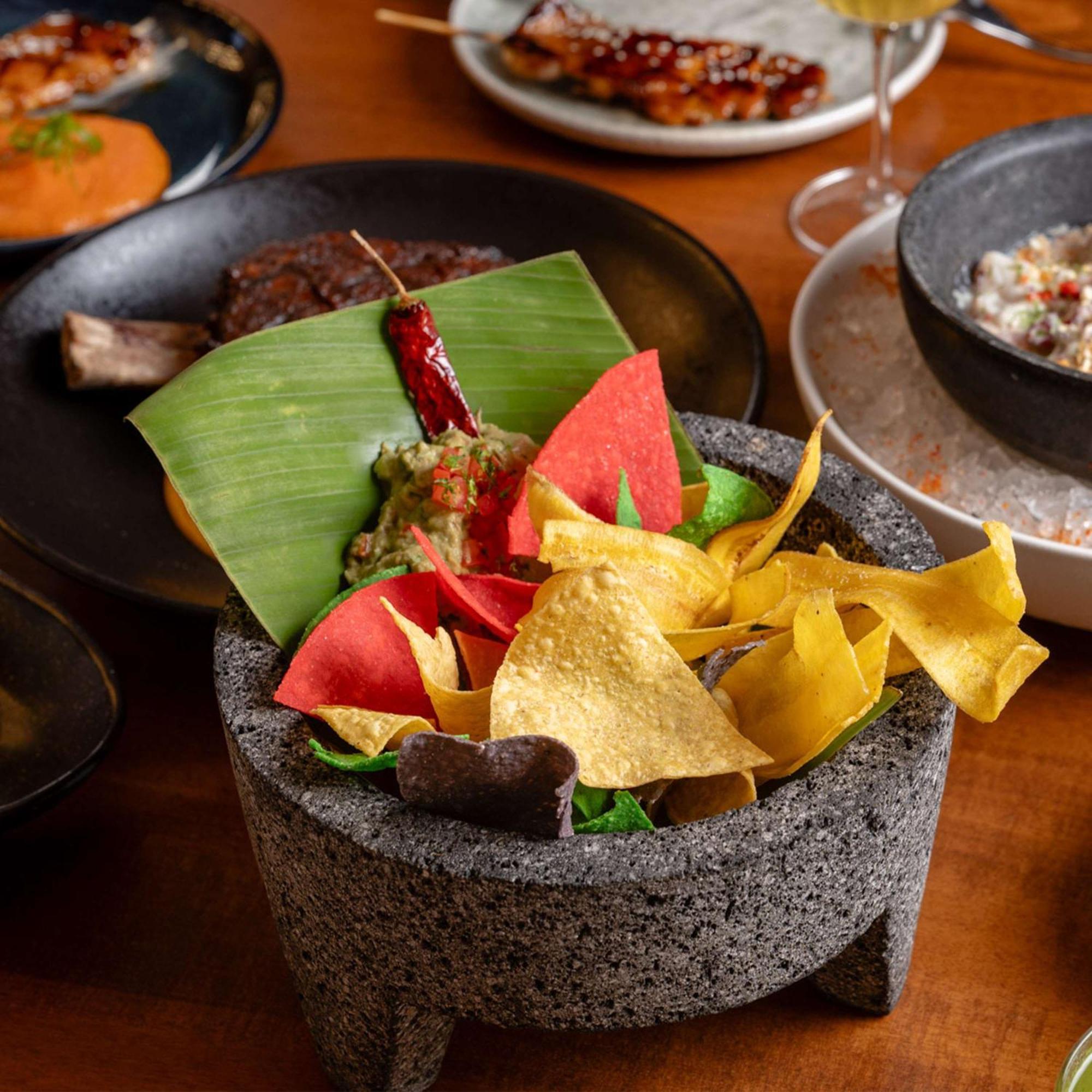 V Hotel Dubai, Curio Collection By Hilton Ngoại thất bức ảnh Guacamole