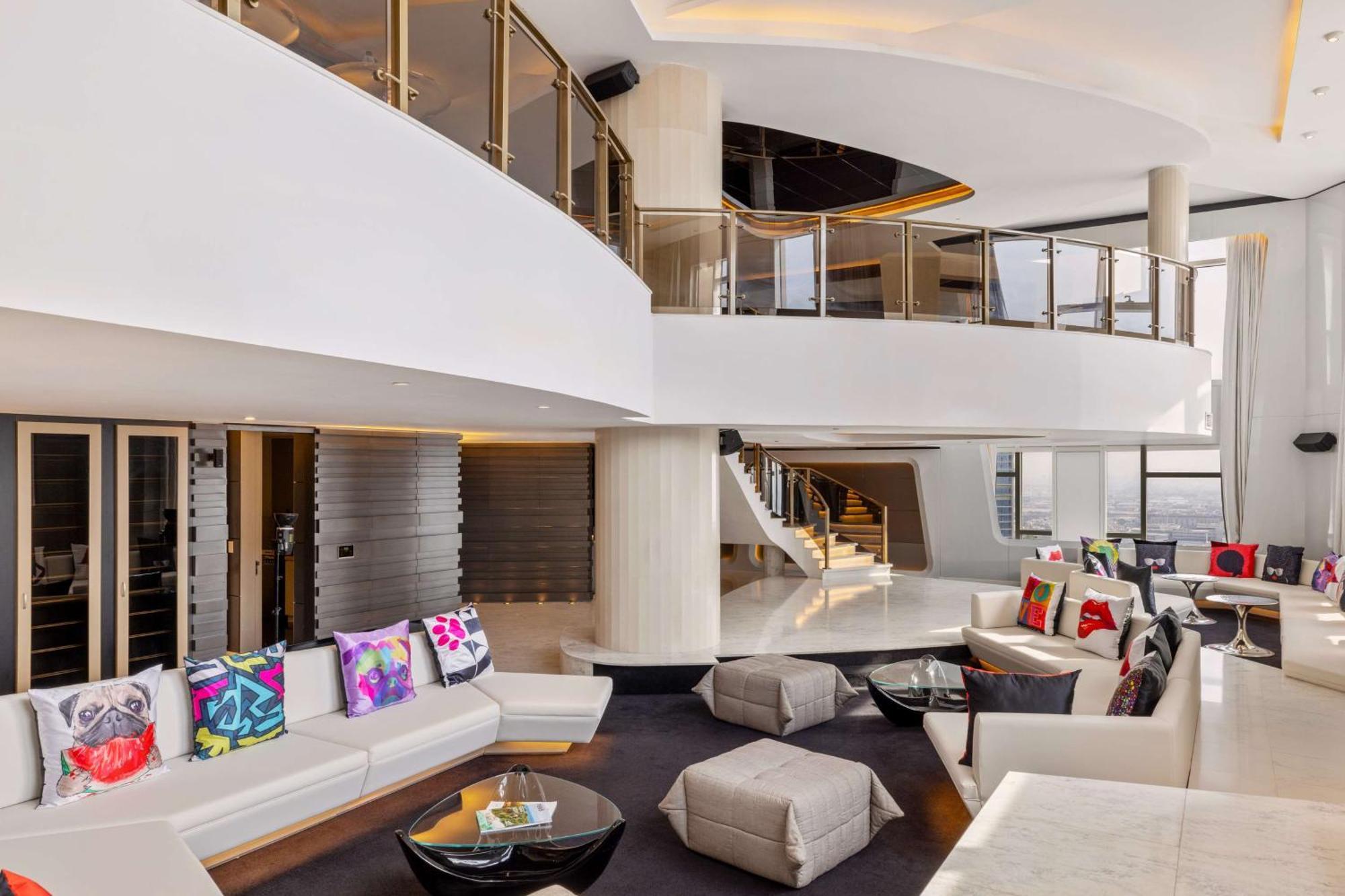 V Hotel Dubai, Curio Collection By Hilton Ngoại thất bức ảnh